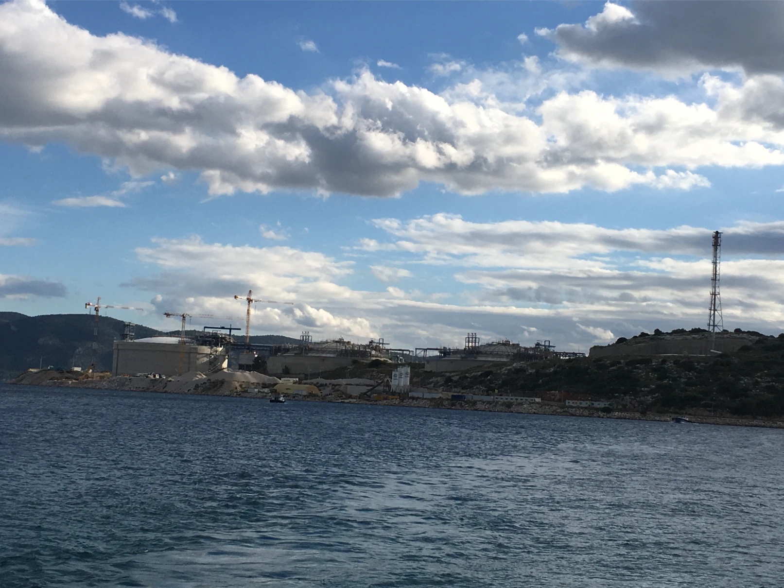 On camera| Δήλωση Γ. Μανιάτη για τα εγκαίνια από τον Υπουργό Περιβάλλοντος & Ενέργειας, κ. Γ. Σταθάκη, της 3ης δεξαμενής στη Ρεβυθούσα (22.11.2018)