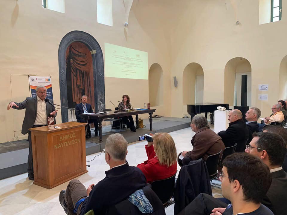 Στο Ελληνοελβετικό Συμπόσιο για την επαναλειτουργία του ιστορικού σιδηροδρομικού δικτύου της Πελοποννήσου (Ναύπλιο, 06.12.2024)