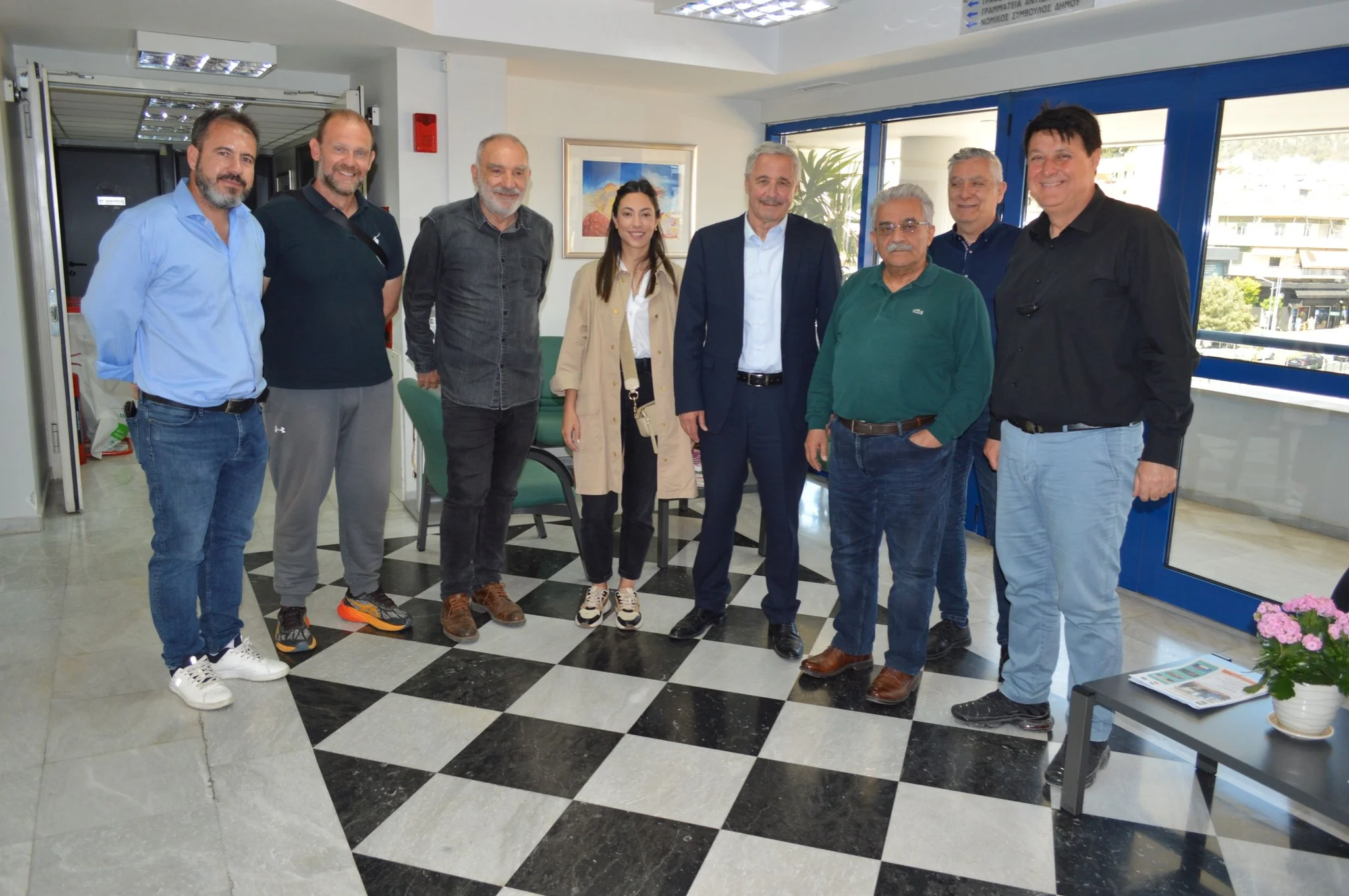 Είχα τη χαρά να συναντηθώ με τους Δημάρχους Ιλίου Ανδριάνα Αλεβίζου, Αιγάλεω Λάμπρο Σκλαβούνο και Αγ. Βαρβάρας Λάμπρο Μίχο, τριών Δήμων της Δυτικής Αθήνας· μίας περιοχής με μεγάλα προβλήματα αλλά και μεγάλες - δυστυχώς αναξιοποίητες - αναπτυξιακές προοπτικές