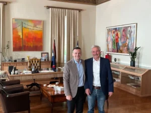 Με μεγάλη χαρά παραδώσαμε στον φίλο Χάρη Δούκα - Δήμαρχο Αθηναίων, τη μελέτη για το Δείκτη Θερμικού Κινδύνου της Αθήνας (29.04.2024)