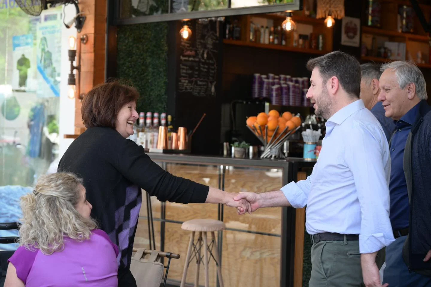 Με τον Πρόεδρο του ΠΑΣΟΚ Νίκο Ανδρουλάκη και τον Δήμαρχο Καλλιθέας Κώστα Ασκούνη στην αγορά της Καλλιθέας (02.05.2024)