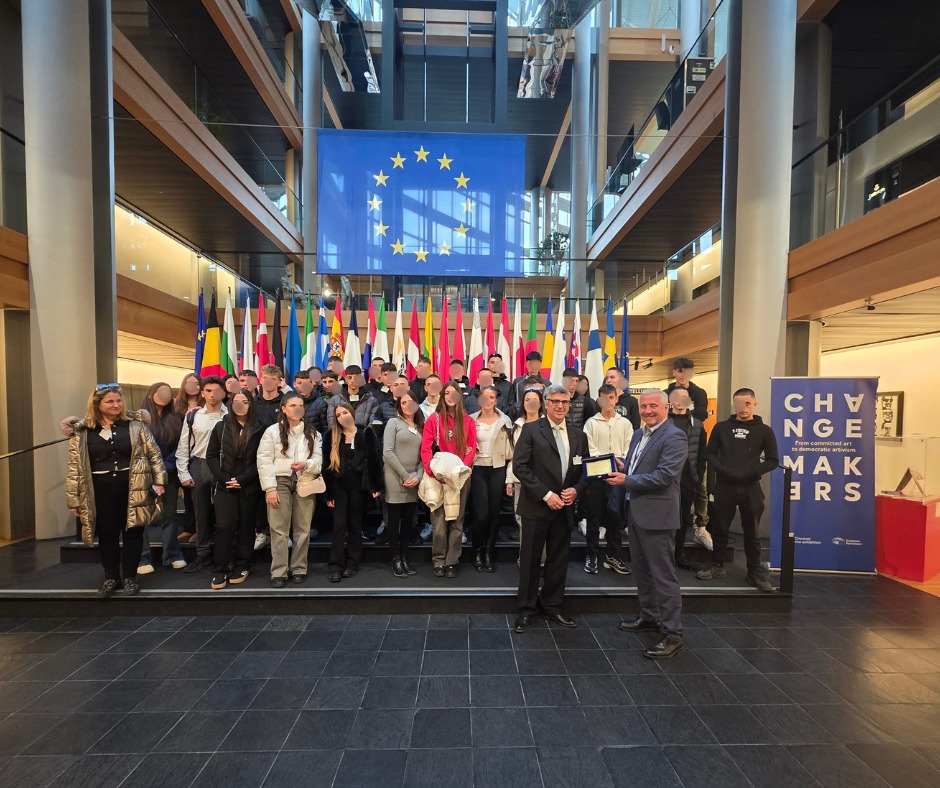 Μια πολύ ζεστή επικοινωνία για τη λειτουργία του Ευρωπαϊκού Κοινοβουλίου με τα παιδιά του ΓΕΛ Διονύσου (Στρασβούργο, 31.03.2025)