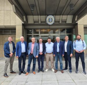 Με τους Δημάρχους Μέλη του ΔΣ του Ελληνικού Δικτύου Ανθεκτικών Πόλεων, που επισκέπτονται τις Βρυξέλλες για συναντήσεις με Εκπροσώπους της Ευρωπαϊκής Επιτροπής (24.06.2025)